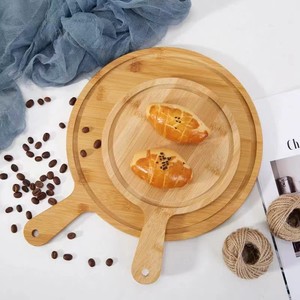 Plateau à pizza en bambou rond avec poignée pour la présentation des aliments et l'utilisation en cuisine - Product Image 4