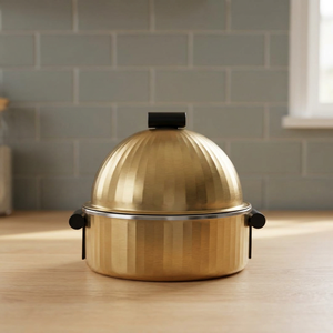 Casserole ronde en acier inoxydable avec couvercle en dôme, design minimaliste en métal poli, durable pour les cuisinières à gaz et à induction - Product Image 3