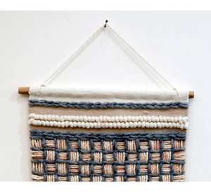 Tapisserie murale en macramé au design élégant, faite à la main en coton - 40x30 pouces, décoration murale bohème pour le salon - Product Image 1