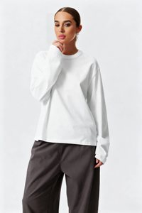 OEM T-<span class=keywords><strong>shirt</strong></span> blanc à manches longues et à manches longues personnalisé de haute qualité pour femmes vente en gros T-<span class=keywords><strong>shirt</strong></span> décontracté pour femmes à manches longues 100% coton - Product Image 3