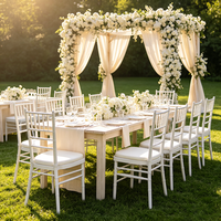Chaise Chiavari en fer blanc avec coussin amovible, empilable, imperméable, pour hôtel, extérieur, villa, mariage, banquet, salle à manger