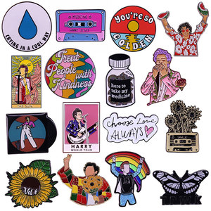 Pins de esmalte estilo musicalista <span class=keywords><strong>Taylor</strong></span> Harrys, diseños de arcoíris, cinta, rock, metal, broche, insignia, joyería de moda, regalos para mochilas - Product Image 1