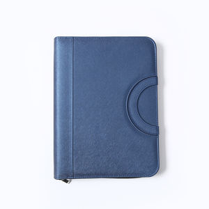 Folio Portadocumentos Personalizado Marca PY de PU con Cierre de Cremallera, Múltiples Bolsillos y Bloc de Notas Incluido para una Organización Completa - Product Image 3