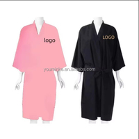 Nouvelle Arrivée Tablier de Barbier Noir en Polyester Pongee Imperméable avec Logo Personnalisé pour Teinture et Coiffure, Cape de Salon de Coiffure