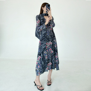 Abito plissettato Miyake Autunno 2026 da donna, nuovo stile straniero, abito casual a due pezzi con ampia gonna per il tempo libero - Product Image 3