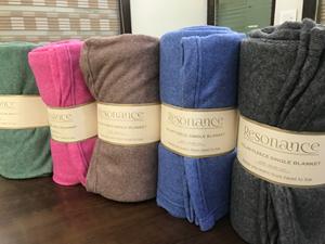 Couverture en mélange de fibres et couverture en vison, douce, chaude, légère et confortable pour l'hiver, idéale pour la maison, l'hôtel, les voyages ou comme cadeau. - Product Image 3