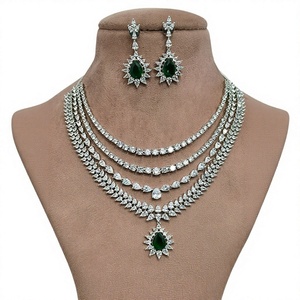 Ensemble collier et boucles d'oreilles tendance en zircon plaqué argent de qualité supérieure, idéal pour les fiançailles, les mariages et les soirées. - Product Image 2