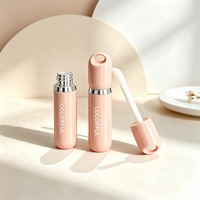 Tube de brillant à lèvres vide de 5,5 ml en gros, contenant transparent pour huile à lèvres avec bouchon à trou de suspension, grand applicateur, logo personnalisé