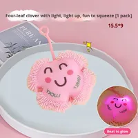 Nouveautés : Jouet créatif anti-stress visage souriant, poupée en peluche trèfle à quatre feuilles porte-bonheur, jouet à presser pour soulager le stress