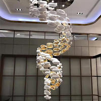 Lustre en verre spiralé personnalisé de luxe pour hall d'hôtel, villa, escalier, luminaire suspendu LED moderne et artistique