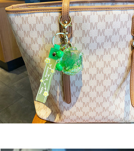 Tinh Tế Quà Tặng Nhỏ Ba Lô Mặt Dây Chuyền Dầu Nổi Chai Keyring Dễ Thương Chất Lỏng Đồng Hồ Báo Thức Hình Dạng Keychain Với Ban Nhạc - Product Image 4