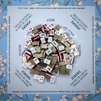 Mahjong américain classique avec tuiles vertes et rouges pour une célébration traditionnelle de Noël et des réunions familiales de fin d'année