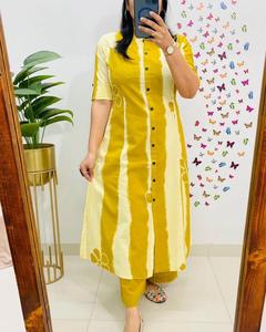 Ensemble kurta en coton tendance pour femmes avec travail batik en différentes couleurs, vêtements décontractés de bureau, vêtements de vacances, vente en gros à bas prix - Product Image 2