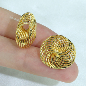 Boucles <span class=keywords><strong>d</strong></span>'oreilles <span class=keywords><strong>boule</strong></span> plate tridimensionnelle rétro française <span class=keywords><strong>Forme</strong></span> <span class=keywords><strong>de</strong></span> <span class=keywords><strong>nid</strong></span> <span class=keywords><strong>d</strong></span>'<span class=keywords><strong>oiseau</strong></span> creux Design haut <span class=keywords><strong>de</strong></span> gamme avec perles diamants mariages - Product Image 1