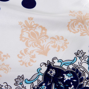 Bufanda de seda cuadrada de 90*90cm con estampado de puntos redondos en blanco y negro de estilo Vintage europeo y americano para el verano - Product Image 4