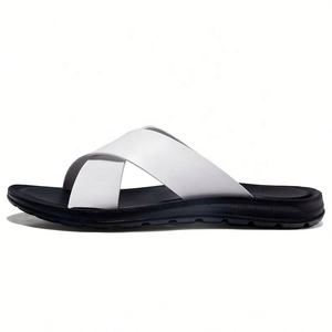 Vente en gros d'usine de pantoufles pour hommes, nouvelle mode, grande taille, chaussures de plage, tongs décontractées, légères, douces, pour l'hiver - Product Image 6