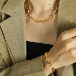 European American Minimalist Pig Nose <b>Bracelet</b> Titanium Steel Necklace <b>Set</b> Geometric Design Everyday Wear Unisex Jewelry - Product Image 1