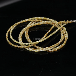 Diamante amarillo con forma de cubo de cuentas Diamante crudo para la fabricación de joyas Hermoso diamante pequeño 15 pulgadas de largo 100% Natural sin cortar 1,5-2mm - Product Image 1