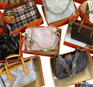 Bolsos Tote VIP YuMiao de Alta Calidad al por Mayor de Fábrica con Cierre de Cremallera, Decoración de Pompón, Impermeables <span class=keywords><strong>y</strong></span> con Diseño Impreso - Product Image 1
