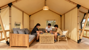 Tentes de glamping de luxe modulaires quatre saisons préfabriquées imperméables double couche forme triangulaire une chambre un salon en PVC - Product Image 5