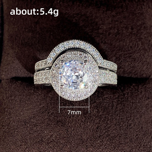Anello da Donna con Accento in Pietra Curva, Elegante Gioiello da Dito alla Moda - Product Image 5