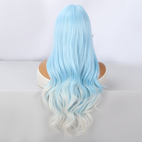 Rambut Keriting 26-inci Warna Biru Langit Gradasi untuk Natal, Menambah Tekstur, Bentuk Rambut Keriting yang Menonjol, Ujung Sedikit Keriting dan Poni Rapi SM436-16