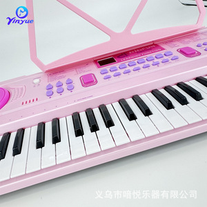 Teclado con iluminación Yinyue Key Lighting, 61 teclas, juguete educativo rosa para niñas con micrófono recargable - Product Image 3