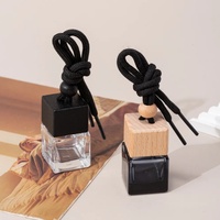 Flacon de parfum en verre noir carré de 8 ml avec bouchon à vis, huile essentielle pour voiture, aromathérapie, pendentif pour rétroviseur, contenant de parfum vide