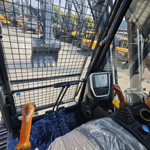 Excavadora Hyundai R305LC-9 Usada, Modelo 2023, 30 Toneladas de Peso Operativo, Capacidad de Cucharón de 1.38 m, Componentes Principales Incluidos - Product Image 4