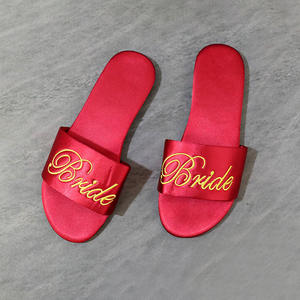 2024 baru <span class=keywords><strong>Satin</strong></span> bordir merah untuk sandal untuk pengiring pengantin dicetak musim panas pernikahan pengantin pagi jubah cocok untuk sandal untuk - Product Image 3