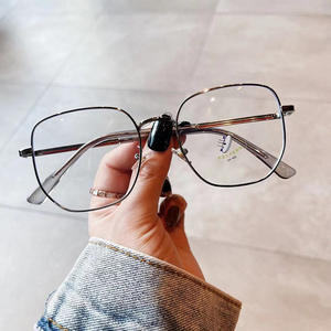 Monture de lunettes carrée Qianai, taille moyenne, verres PC anti-UV et anti-lumière bleue, unisexe, branches métalliques rayées - Product Image 4