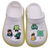 Nouvelles tendances 2026 : Sabots à breloques pour femme, vertes, pour l'extérieur, avec breloques de luxe pour la Saint-Patrick, pour chaussures
