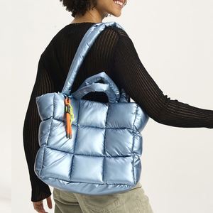 Sac fourre-tout matelassé simple pour femme, léger, grande capacité, tendance, avec doublure en polyester, sac à main d'hiver doux effet nuage - Product Image 2
