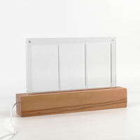 Présentoir LED personnalisé en acrylique pour cartes à collectionner, 3 emplacements, pour support en bois élégant