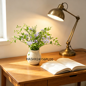 Plante artificielle de jasmin violet clair et de chèvrefeuille dans un <span class=keywords><strong>pot</strong></span> en papier mâché texturé <span class=keywords><strong>pour</strong></span> la décoration du salon, du bureau ou du bureau à domicile - Product Image 2