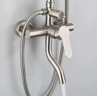 Ensemble de douche sur pied contemporain en acier inoxydable 304, 3 fonctions, avec robinet de douche chromé à poignée unique et pommeau de douche pluie poli