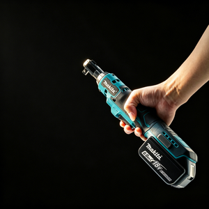 Kit combiné d'outils électriques sans fil Makita 7 pièces 18V avec perceuse sans balais, clé à chocs, pistolet à graisse, cliquet, 2 batteries et chargeur - Product Image 4