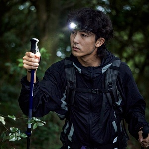 ไฟฉายคาดศีรษะ <span class=keywords><strong>Naturehike</strong></span> สำหรับกิจกรรมกลางแจ้ง ตั้งแคมป์ เดินป่า กันน้ำระดับ IP68 ใช้แบตเตอรี่ AAA ปรับมุมได้ เหมาะสำหรับตกปลา - Product Image 2