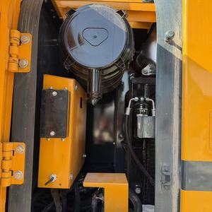 Excavatrice sur chenilles Hyundai HX220A L d'occasion, 22 tonnes, godet de 1,1 m, puissance de 110 kW, modèle 2024, bon état, faible nombre d'heures de travail, accessoires - Product Image 4