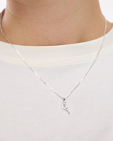 Collier avec pendentif mini raquette de tennis en acier inoxydable et petite perle, chaîne fine et délicate, bijoux sportifs pour les femmes amoureuses du tennis