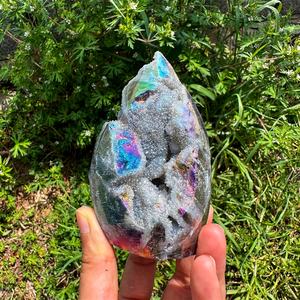 Venta al por mayor CRYSTALHOLA: Cristal de Esferalita Druzy Gris en Forma de Huevo para Joyería, Sanación Sonora, Halloween y Navidad - Product Image 1