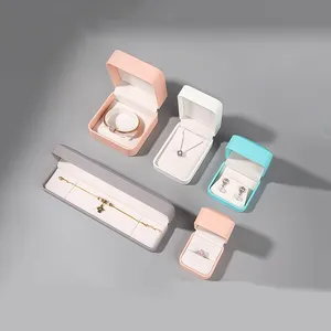 Kotak perhiasan toko kemasan kotak kalung cincin Logo kustom kotak perhiasan kulit PU Packng untuk kemasan