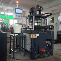 Machine de poinçonnage et de fixation de rivets de pliage de sangle plate personnalisée