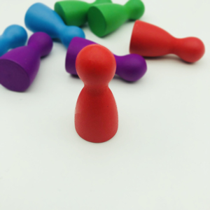 Piezas de Juego de Mesa de Madera Coloridas Personalizadas y Peones de Plástico - Product Image 6