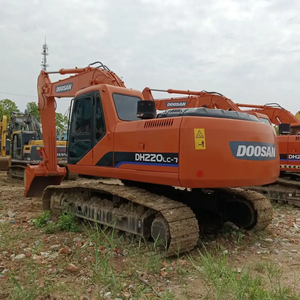 Excavadora sobre orugas usada Doosan, máquina de construcción Popular, gran rendimiento con bomba de engranajes de caja de cambios de motor central, 2017 - Product Image 1