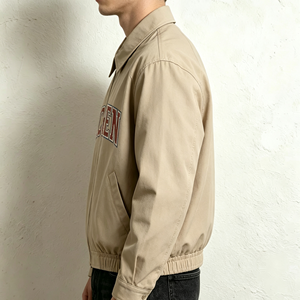 Giacca Harrington Personalizzata Color Sabbia con Zip, Stampa Bandiera Vintage Americana, Grafica Effetto Invecchiato, Giacca Vintage da Uomo - Product Image 2
