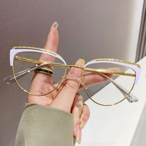 Nuevo Diseño de Monturas de Gafas Ópticas Metálicas con Diseño Animal para Mujer, con Diamantes, Fotocromáticas, que Cambian de Color, con Bloqueo de Luz Azul, para Exteriores - Product Image 4