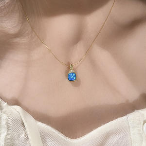 Collar con colgante de ópalo azul con corte cojín, chapado en oro sobre plata de ley 925, con engaste en bisel, cadena de cuerda fina, joyería vintage para mujer. - Product Image 2