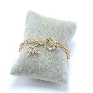 เครื่องประดับแฟชั่นสร้อยข้อมือโซ่คาราบิเนอร์ชุบทอง18K พร้อมจี้รูปหกเหลี่ยมพร้อมส่ง - Product Image 5