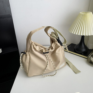 2024 diseñador nuevo bolso <span class=keywords><strong>de</strong></span> <span class=keywords><strong>mensaje</strong></span> <span class=keywords><strong>de</strong></span> <span class=keywords><strong>tela</strong></span> <span class=keywords><strong>de</strong></span> nailon <span class=keywords><strong>de</strong></span> gran capacidad para mujeres Chicas lindas bolso <span class=keywords><strong>de</strong></span> hombro <span class=keywords><strong>con</strong></span> cordón simple para deporte - Product Image 5